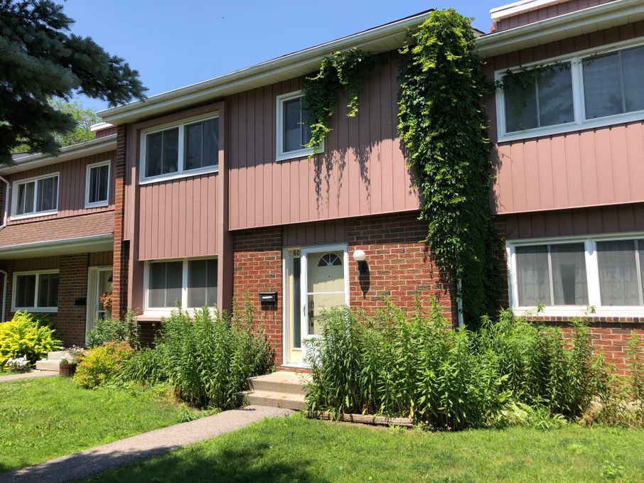 121 University Avenue East Condo Townhouse For Sale