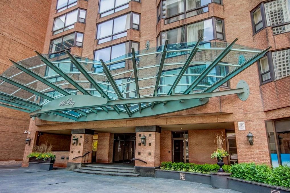 多伦多公寓持续下跌！Yorkville豪华公寓半年血亏80万卖出