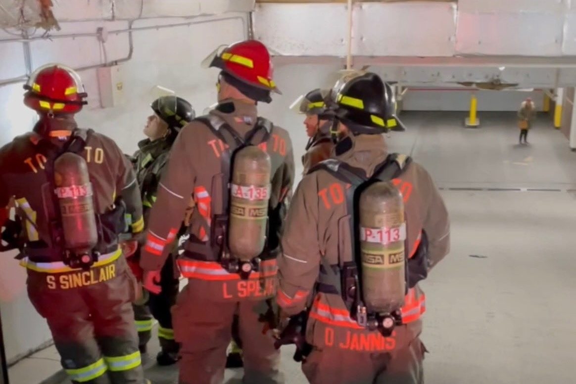 多伦多两栋大楼持续 48 小时大火