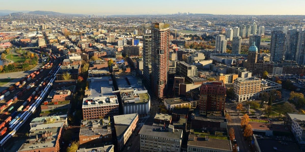 温哥华东区要“向上生长”？32层高楼换保障房，是破局之举还是新争议？