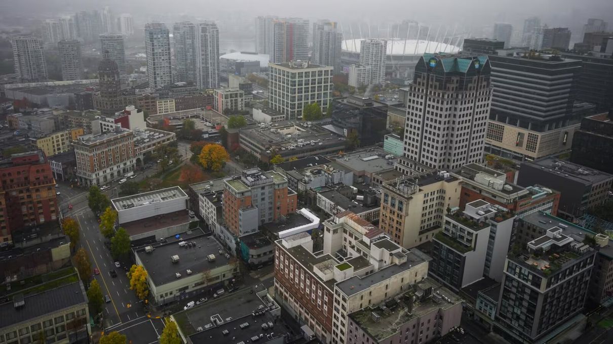 一个回暖，一个下坠：加拿大房地产正在走向“两极分化”