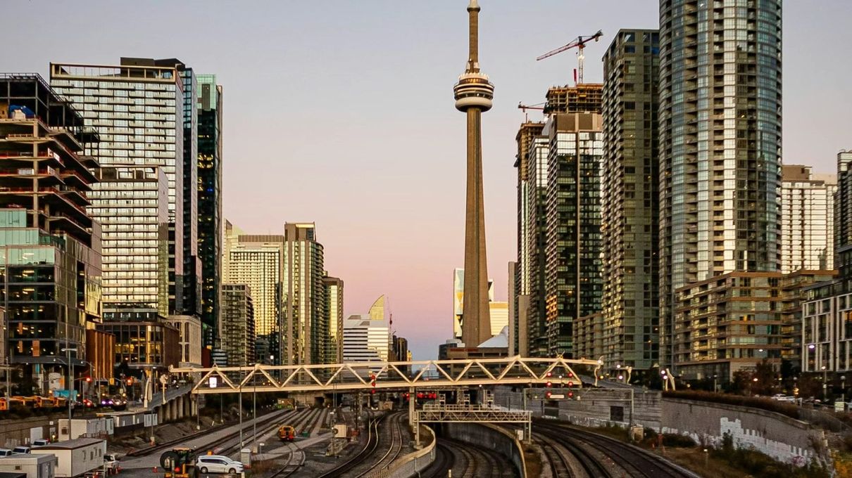 表面稳住，底层松动？加拿大就业市场正在悄悄变形