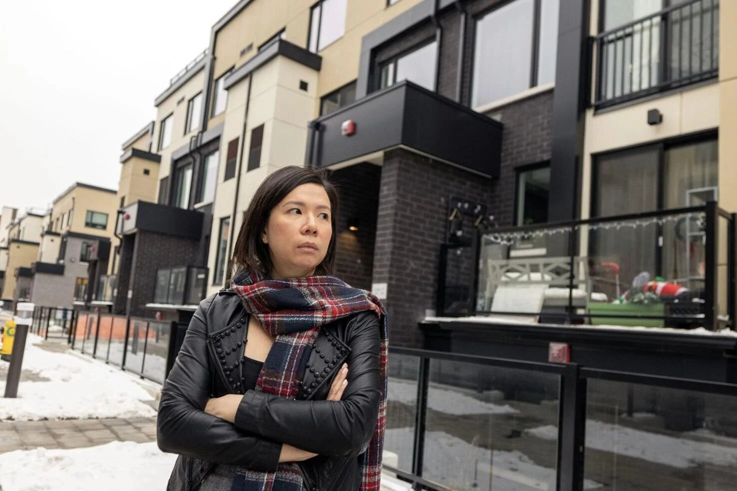 无奇不有！第一次买房就踩雷：说好预售房2卧, 建完变1卧？？