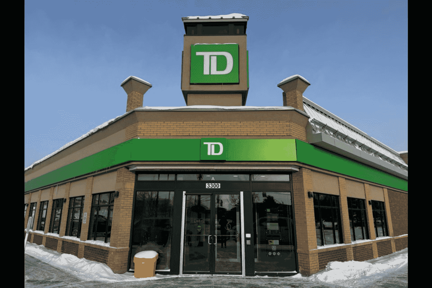 震惊！把 2.5 万加元存进银行，却几周拿不回来？ATM 存款真的安全吗？