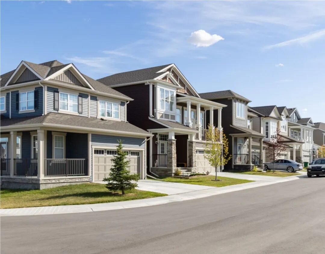 开发商拼了！房价跌了开发商补差价！加拿大大型建筑商推出“保价计划”，专家：这是抄底信号