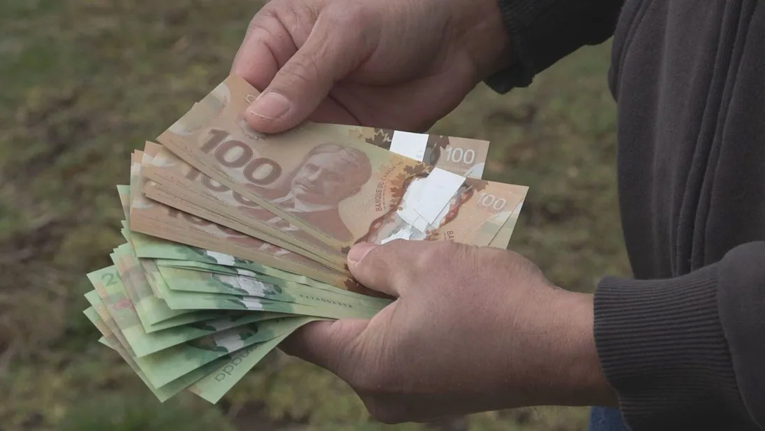 套路太深！钱拿到手还会变“废纸”？1850加元现金为何被ATM全拒