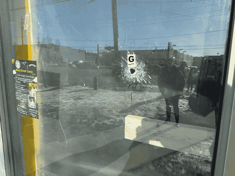 支持美以行动后遭扫射，70发子弹射向拳馆，伊朗籍老板成“出头鸟”？