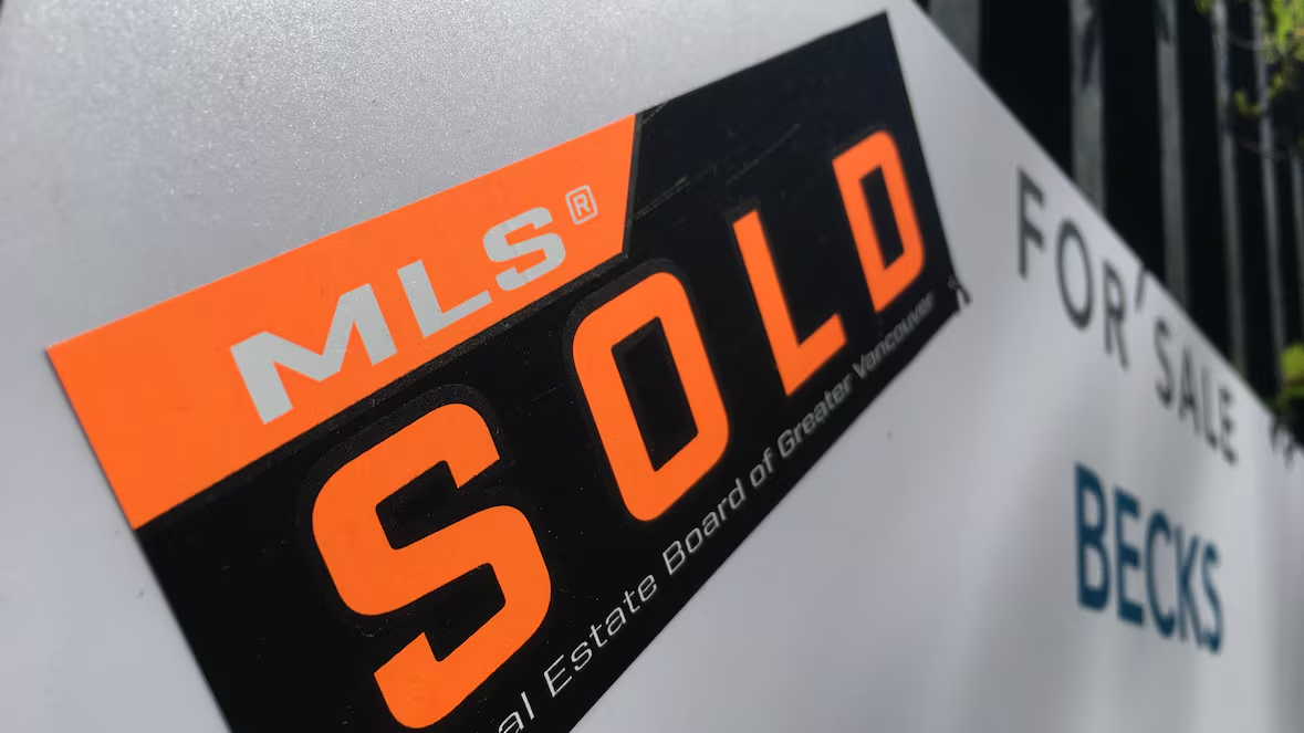 难熬！BC省3月房屋销量再跌，买家卖家集体观望——楼市低迷还要熬多久？